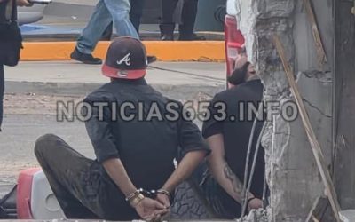 Dos jóvenes detenidos tras persecución por presunto robo a local de carnitas